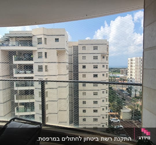 רשת הגנה על מרפסת למניעת כניסת יונים